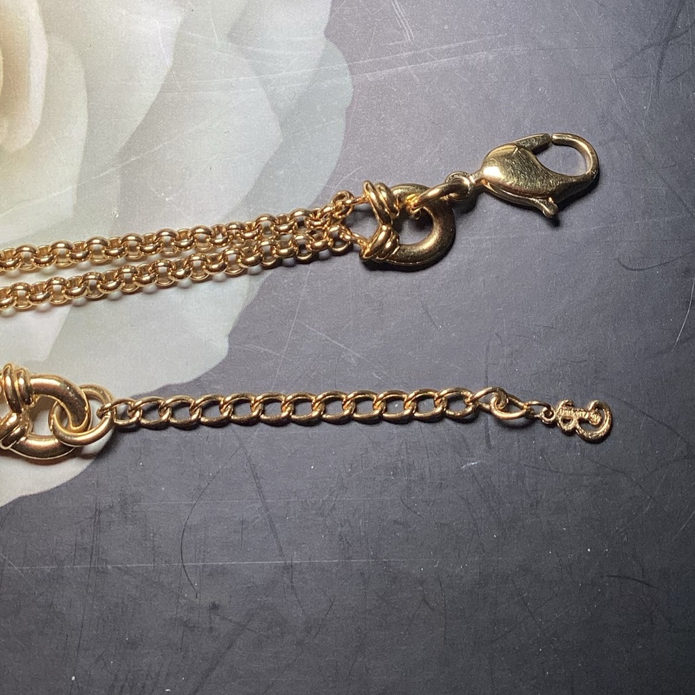 Burberry Choker Necklace - Picture 5 of 5